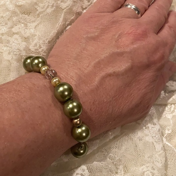 Green Stretch Bracelet - Picture 3 of 8